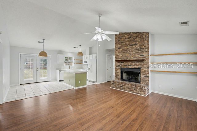 4 Shiney Leaf Ct, Ladys Island, SC 29907