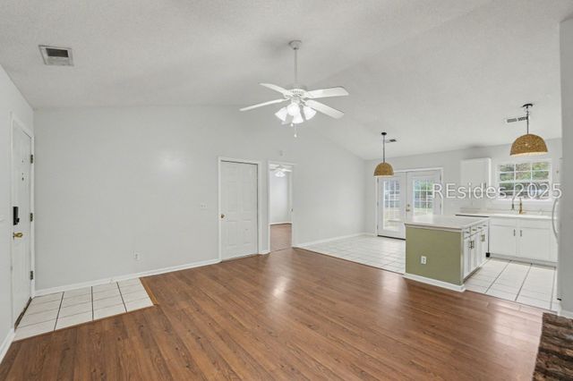 4 Shiney Leaf Ct, Ladys Island, SC 29907