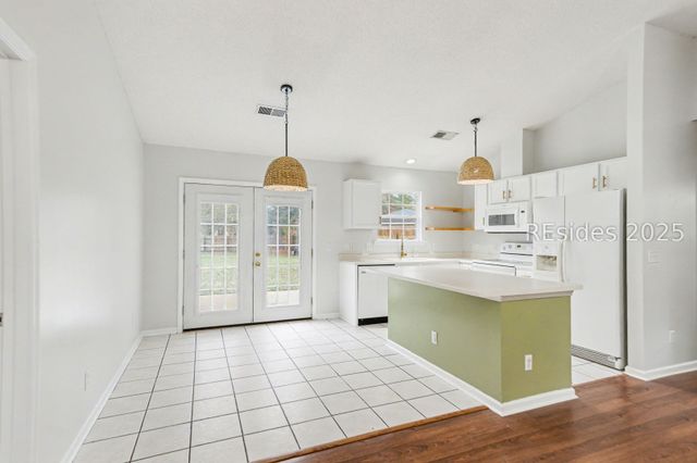 4 Shiney Leaf Ct, Ladys Island, SC 29907