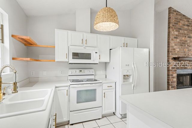 4 Shiney Leaf Ct, Ladys Island, SC 29907