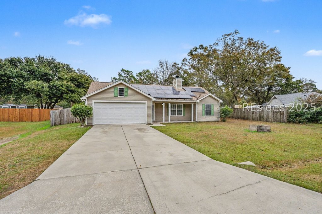 4 Shiney Leaf Ct, Ladys Island, SC 29907