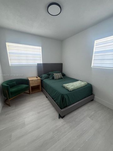 7884 NW 175th St, Hialeah, FL 33015