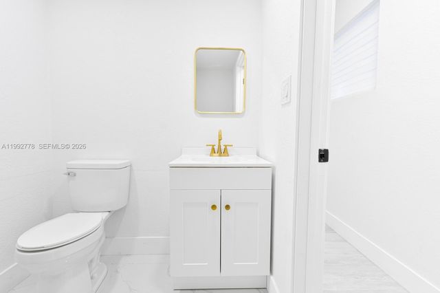 7884 NW 175th St, Hialeah, FL 33015