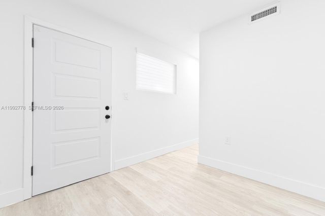 7884 NW 175th St, Hialeah, FL 33015