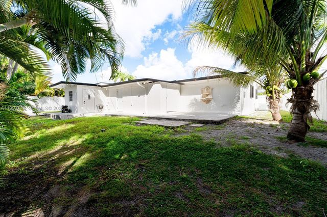 7884 NW 175th St, Hialeah, FL 33015