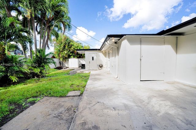 7884 NW 175th St, Hialeah, FL 33015