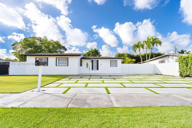 7884 NW 175th St, Hialeah, FL 33015