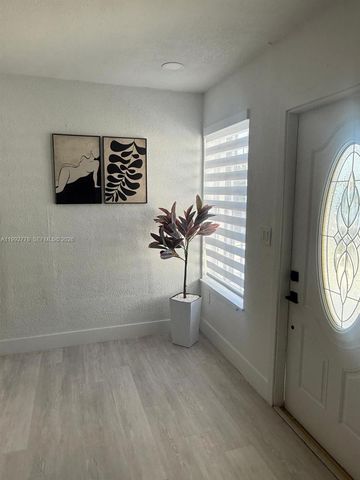 7884 NW 175th St, Hialeah, FL 33015