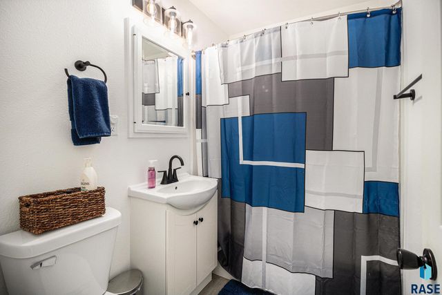 1301 S Gary Dr Drive, Sioux Falls, SD 57103