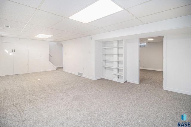 1301 S Gary Dr Drive, Sioux Falls, SD 57103