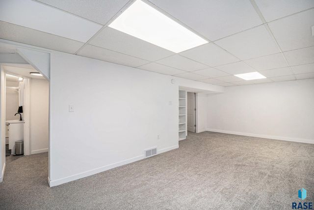 1301 S Gary Dr Drive, Sioux Falls, SD 57103