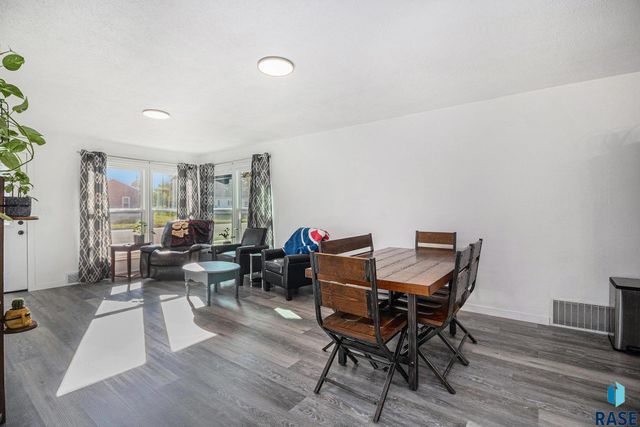 1301 S Gary Dr Drive, Sioux Falls, SD 57103