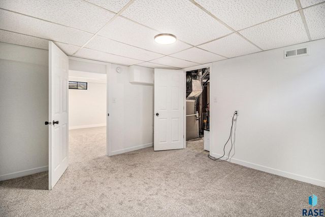 1301 S Gary Dr Drive, Sioux Falls, SD 57103