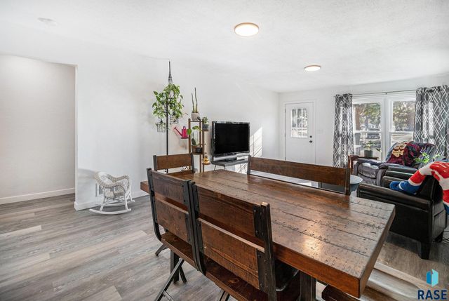 1301 S Gary Dr Drive, Sioux Falls, SD 57103