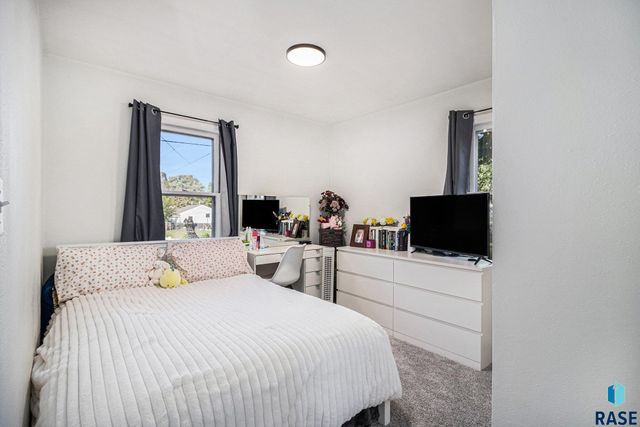 1301 S Gary Dr Drive, Sioux Falls, SD 57103