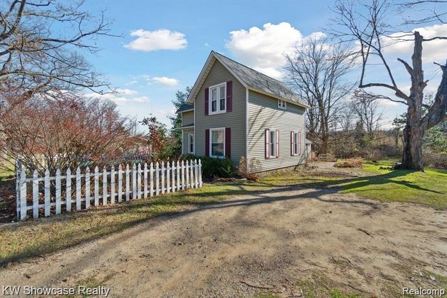 1716 E WARDLOW Road, Highland, MI 48356