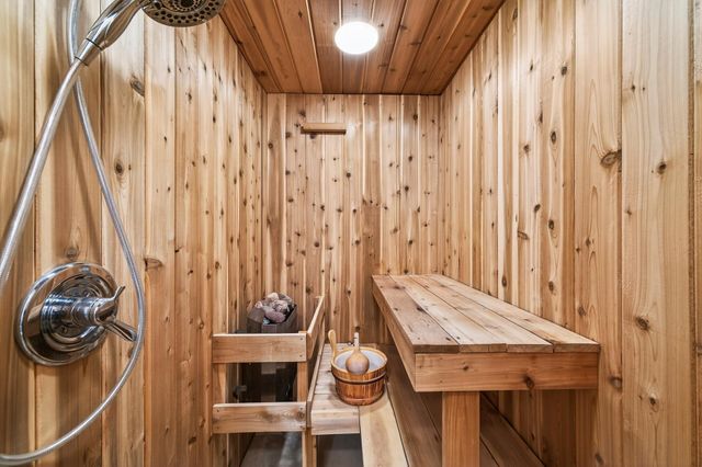 346 Mcknight Road S, Maplewood, MN 55119