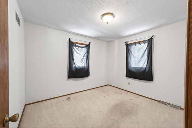 346 Mcknight Road S, Maplewood, MN 55119