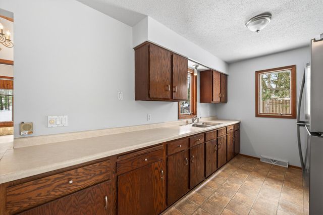 346 Mcknight Road S, Maplewood, MN 55119