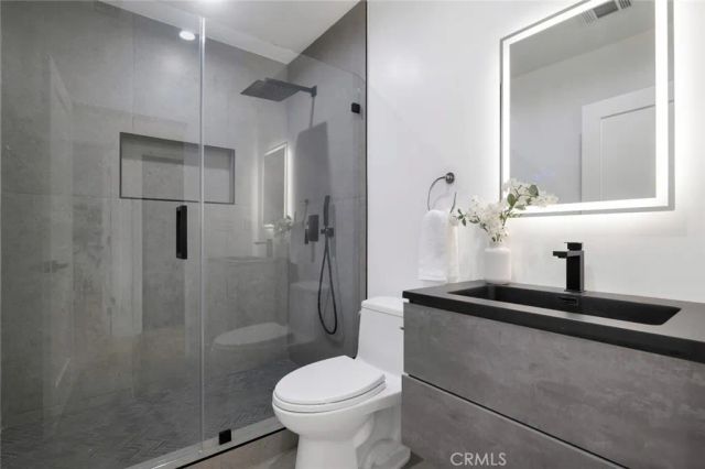 2115 W Clark Avenue, Burbank, CA 91506