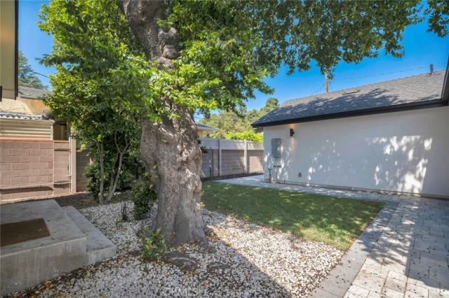 2115 W Clark Avenue, Burbank, CA 91506