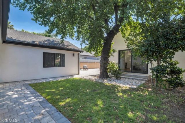 2115 W Clark Avenue, Burbank, CA 91506