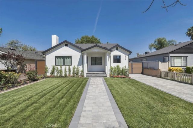 2115 W Clark Avenue, Burbank, CA 91506