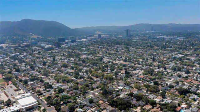 2115 W Clark Avenue, Burbank, CA 91506