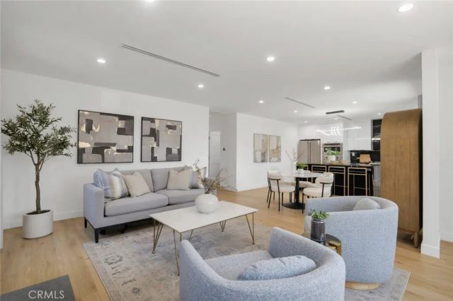2115 W Clark Avenue, Burbank, CA 91506