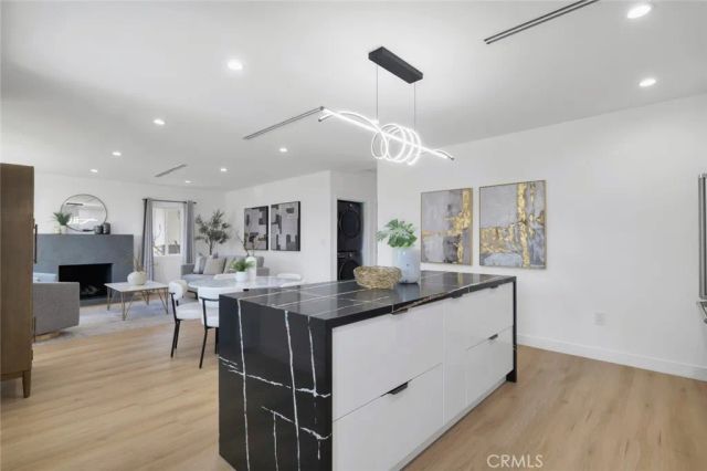 2115 W Clark Avenue, Burbank, CA 91506