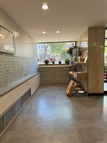 8470 129th Street 6L, Kew Gardens, NY 11415