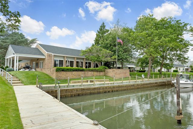 55 Harbor North, Amityville, NY 11701