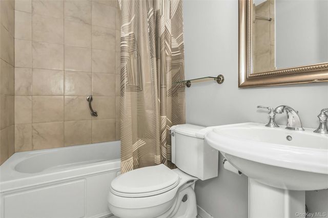 55 Harbor North, Amityville, NY 11701