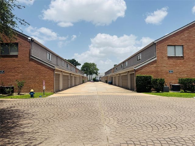 6701 Sands Point Drive 36, Houston, TX 77074