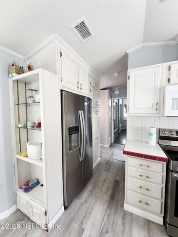 1074 FRONT Street 84, Welaka, FL 32193