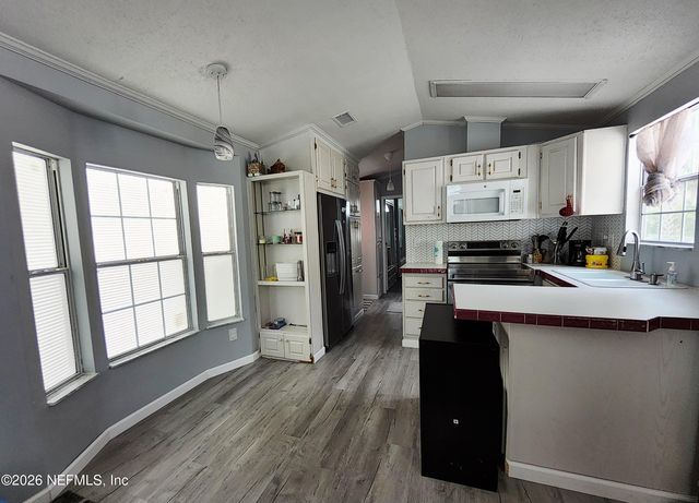 1074 FRONT Street 84, Welaka, FL 32193