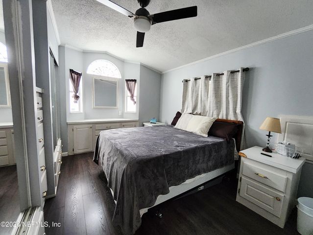 1074 FRONT Street 84, Welaka, FL 32193