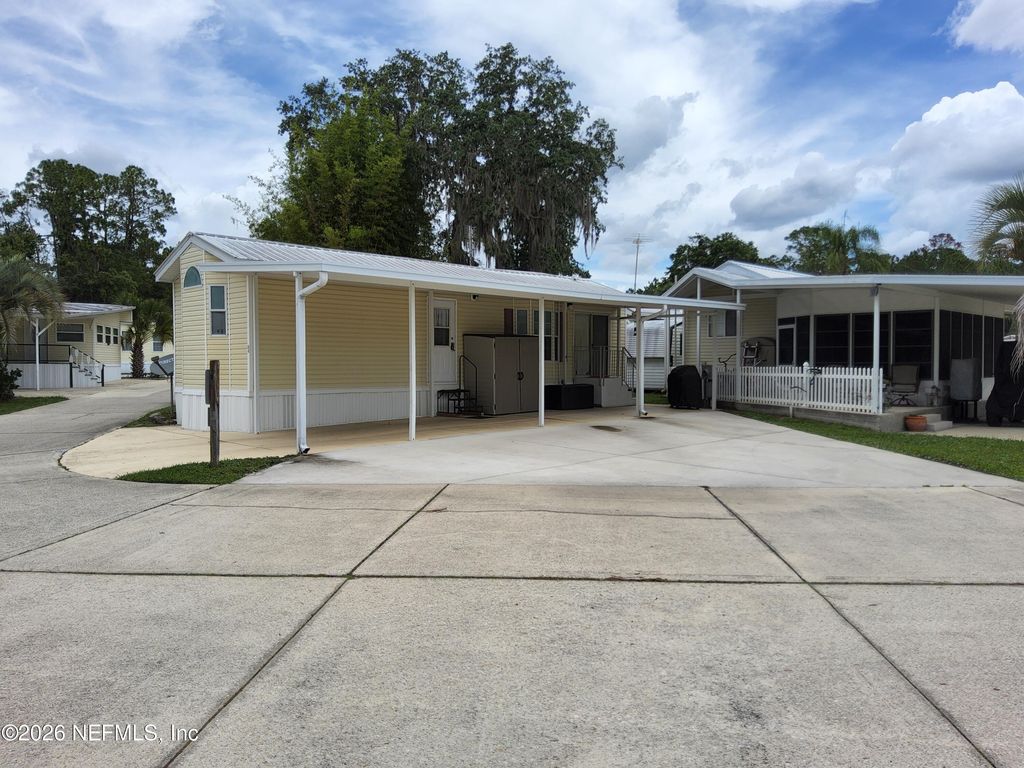 1074 FRONT Street 84, Welaka, FL 32193