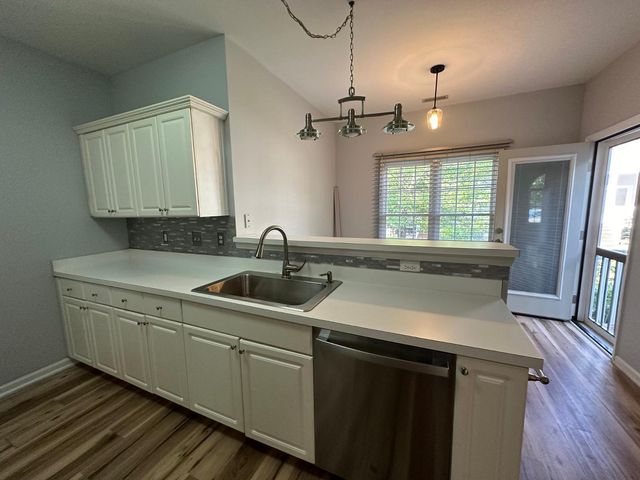 8251 Hempshire Place Apt 104, Raleigh, NC 27613