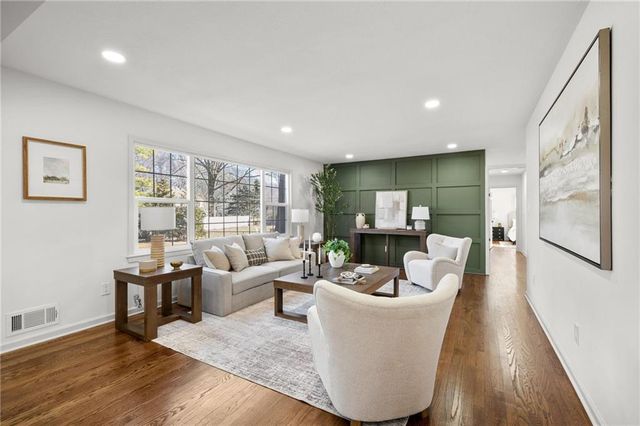 3520 W 93rd Street, Leawood, KS 66206