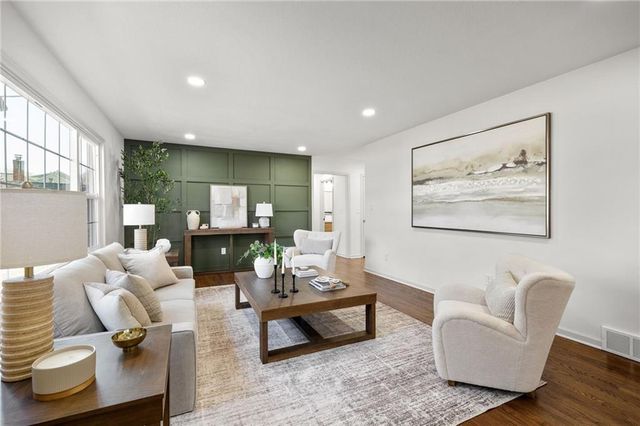 3520 W 93rd Street, Leawood, KS 66206