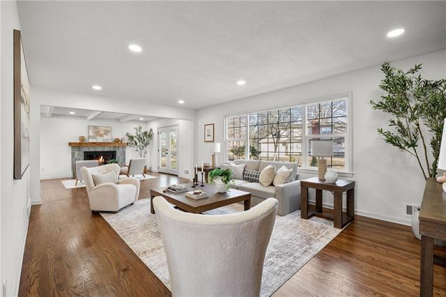 3520 W 93rd Street, Leawood, KS 66206