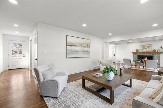 3520 W 93rd Street, Leawood, KS 66206