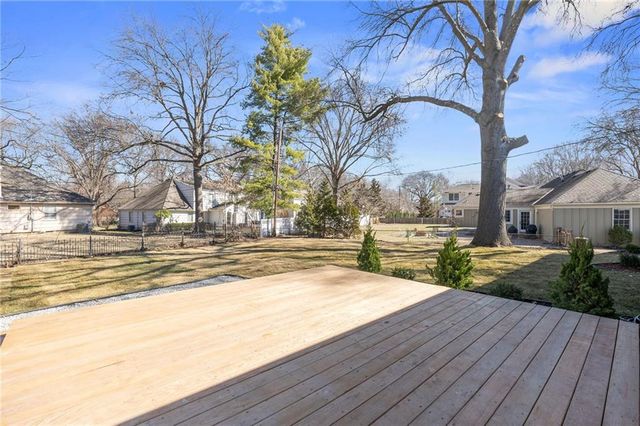 3520 W 93rd Street, Leawood, KS 66206