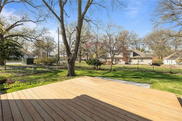 3520 W 93rd Street, Leawood, KS 66206