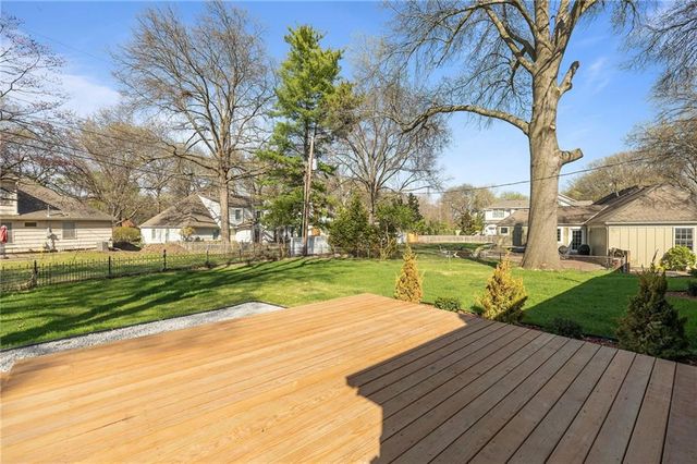 3520 W 93rd Street, Leawood, KS 66206