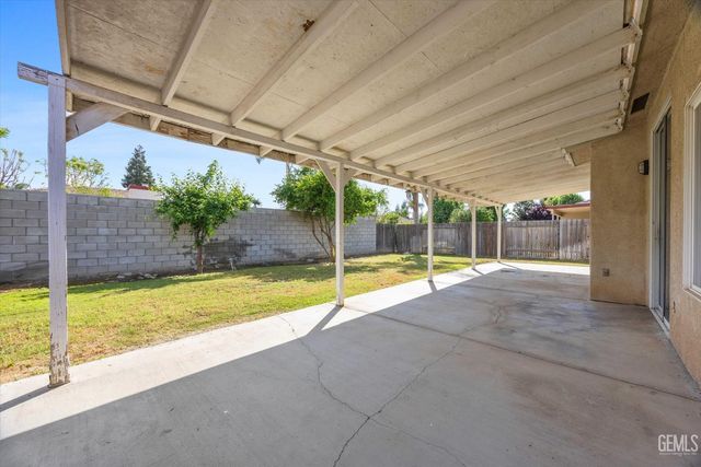 9803 Manhattan Drive, Bakersfield, CA 93312