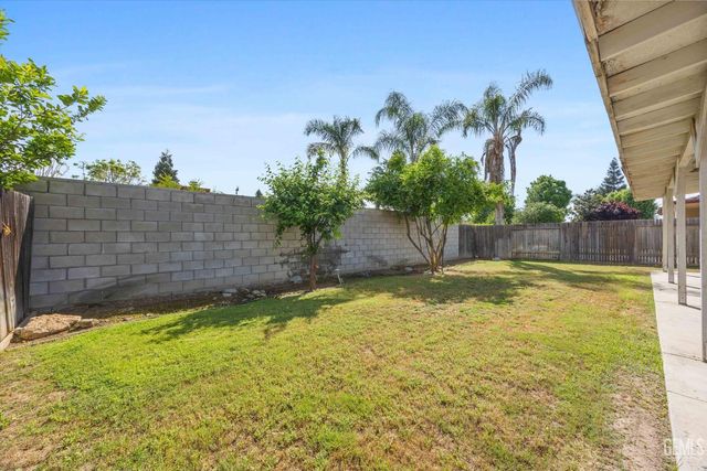 9803 Manhattan Drive, Bakersfield, CA 93312