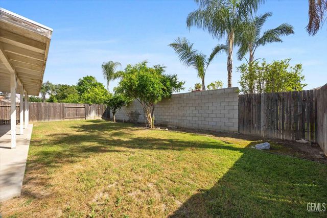 9803 Manhattan Drive, Bakersfield, CA 93312