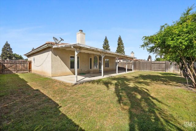 9803 Manhattan Drive, Bakersfield, CA 93312